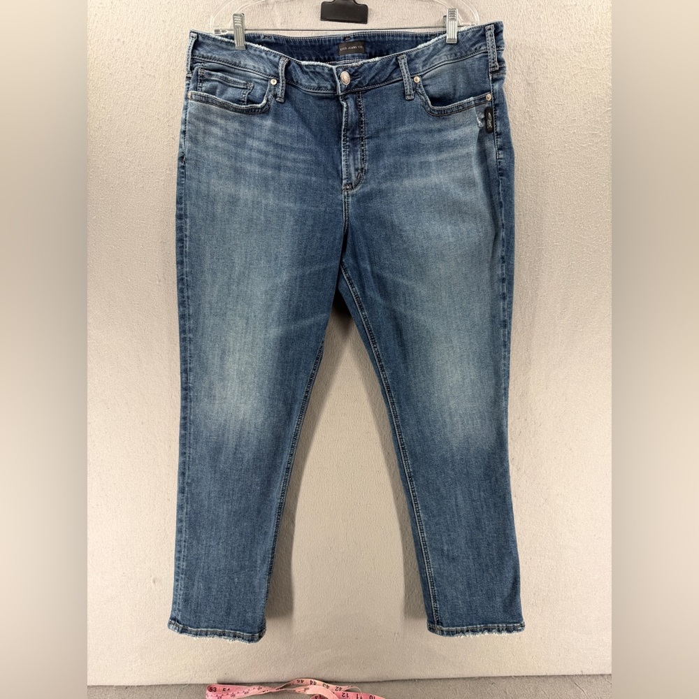 Silver Jeans Co Avery Slim Jeans Womens 22‎ Blue Mid Rise Distressed Whiskering